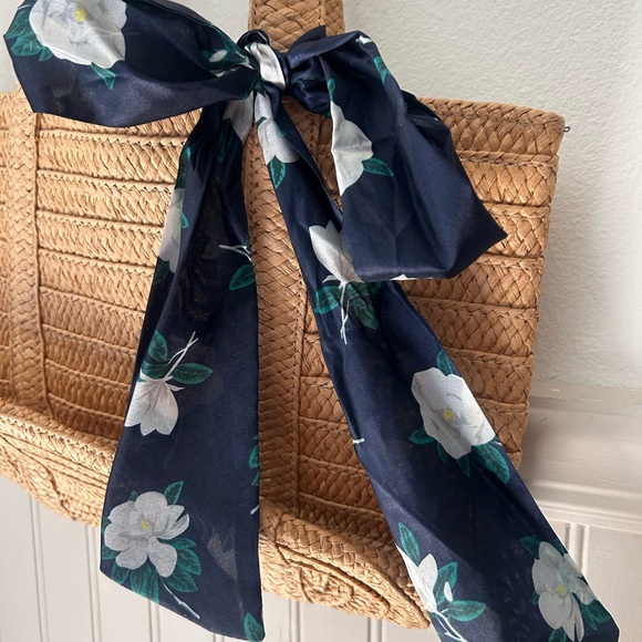 ☀️NEW Draper James Woven Shoulder Bag with Navy Yellow Bow NWT - Picture 2 of 8